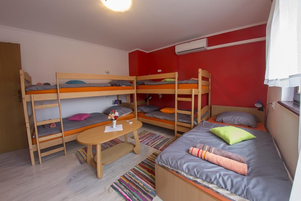Guesthouse Adi موستار المظهر الخارجي الصورة