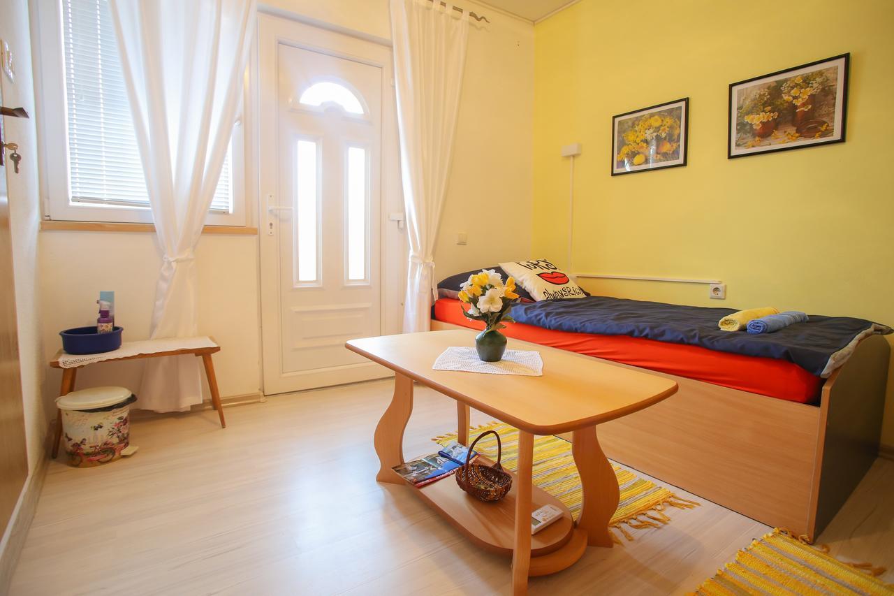 Guesthouse Adi موستار المظهر الخارجي الصورة